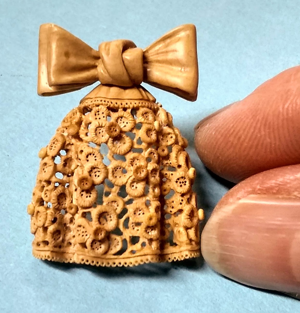 closeup pic of miniature replica of Gibbons' famous cravat
