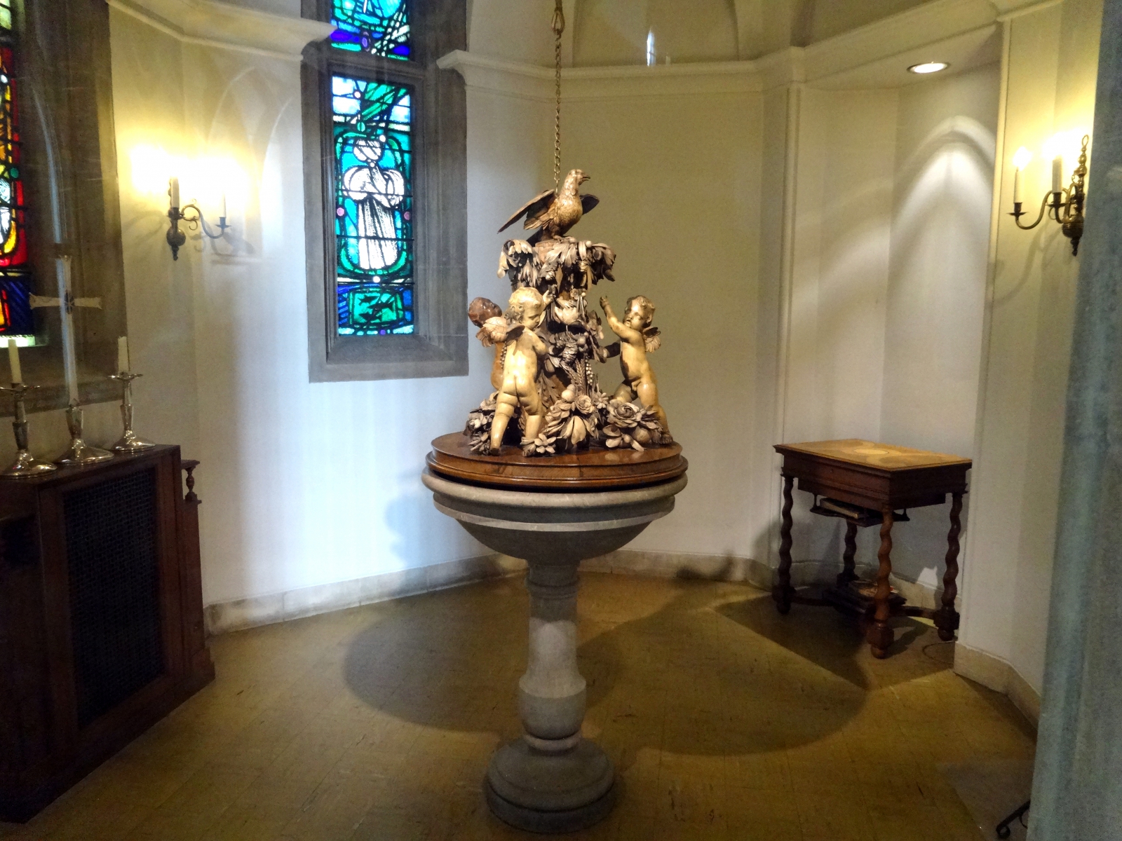 photo of the font and font cover - first view