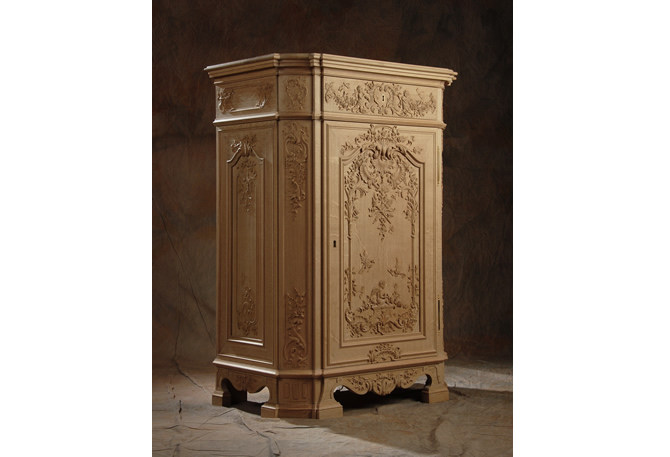 photo of a Liège style cabinet